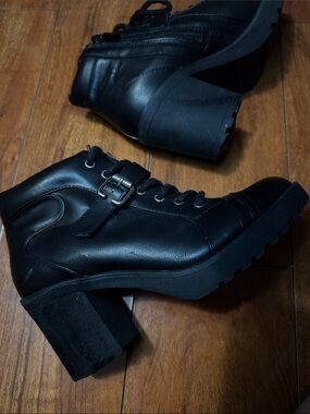 Women's Black Lace-Up Wedge Ankle Boots